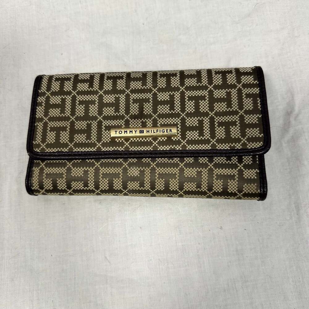 Tommy Hilfiger Trifold Checkbook Wallet - Picture 1 of 8